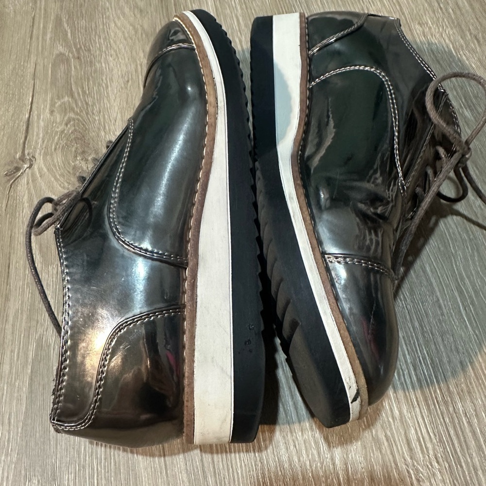 Women’s Metallic Shoes size 7 Grunge